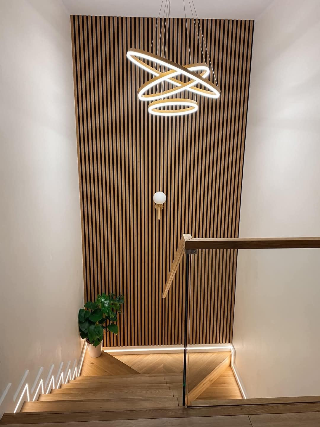 Acoustic Panel:    OAK